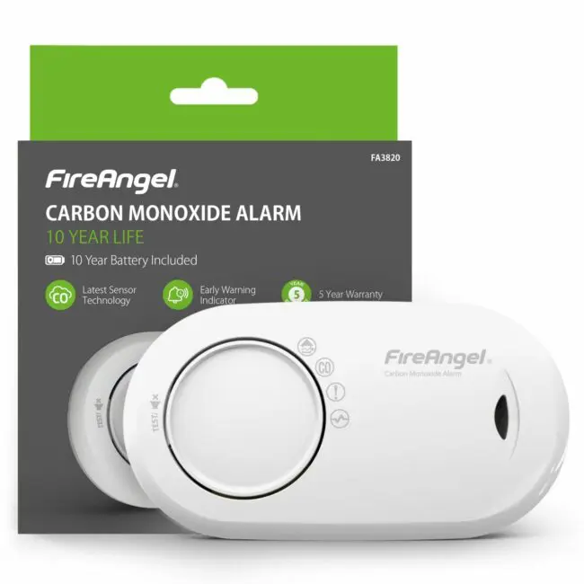 FA3820X4 carbon monoxide alarm with 10-year lifespan in front of green and white packaging.